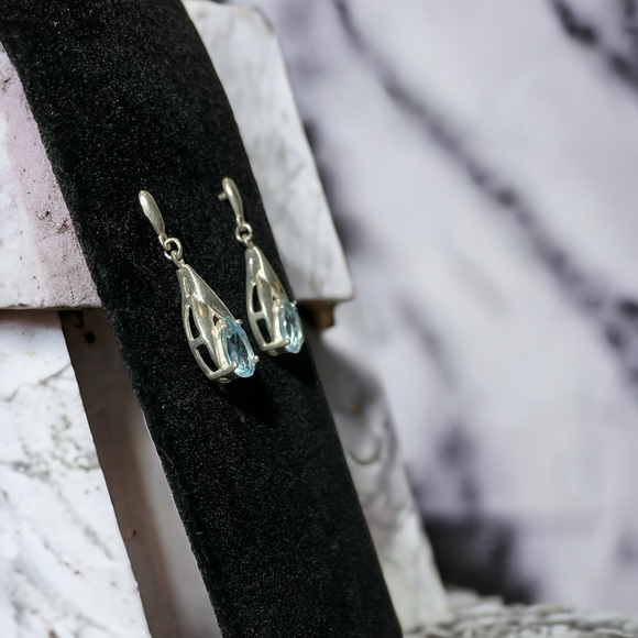Sterling Silver Blue Topaz/Aquamarine Colored Crystal Gemstone Post Earrings - Picture 2 of 6